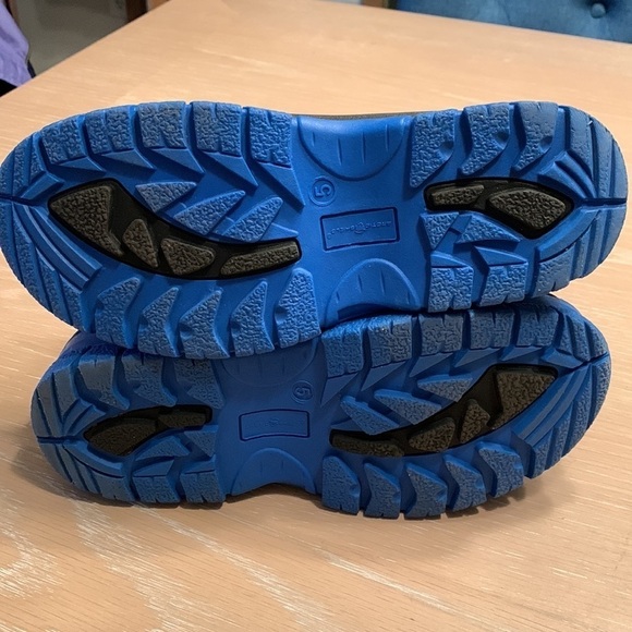 Arctic Shield Winter boots, blue and black, Size 5. A little dirty, little wear - Picture 7 of 8